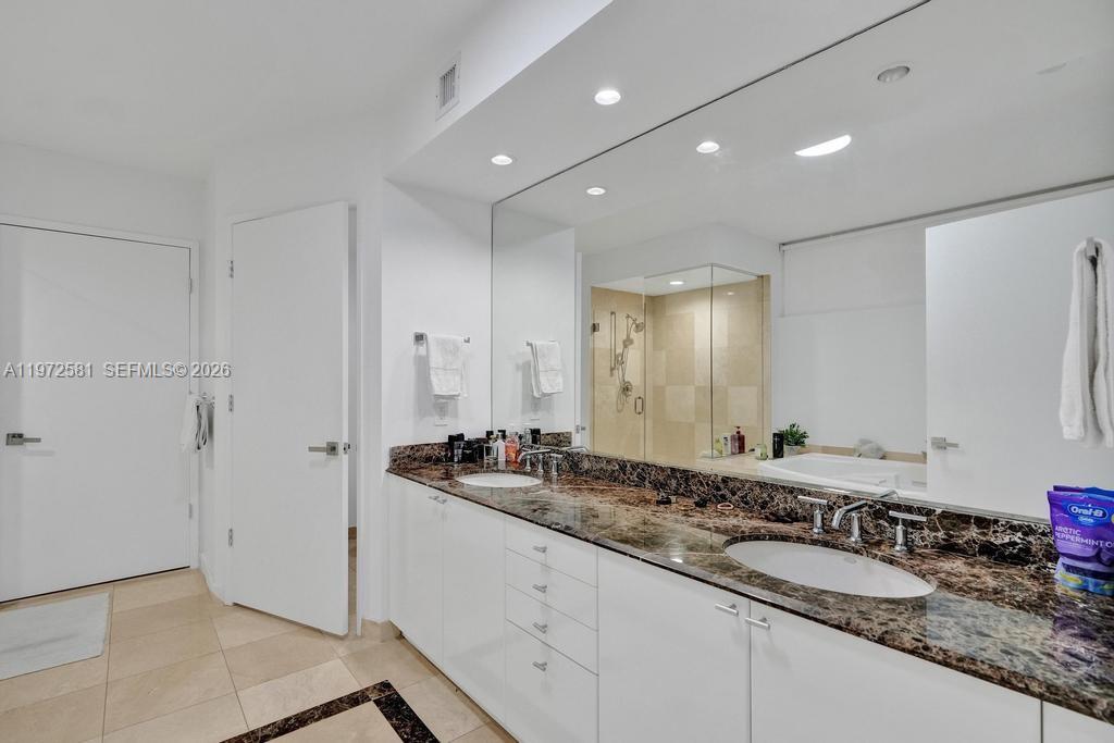 THE PINNACLE CONDO - Residential