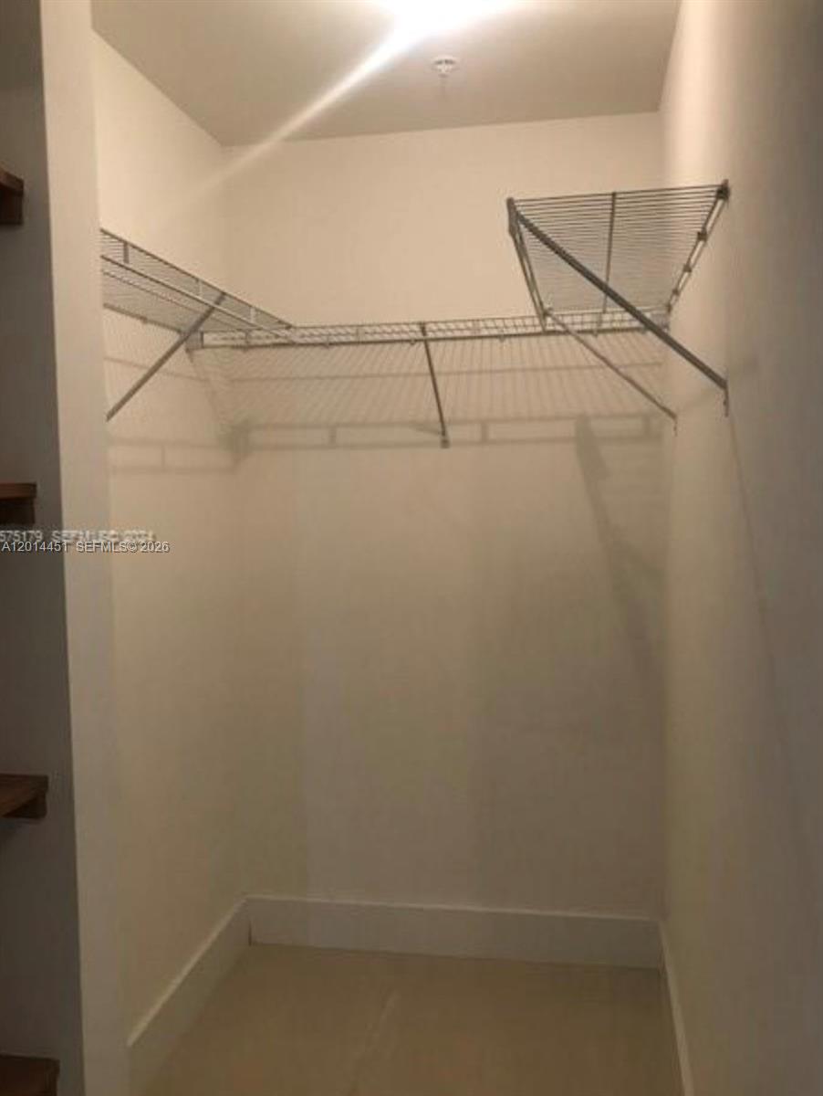 MET 1 CONDO - Residential