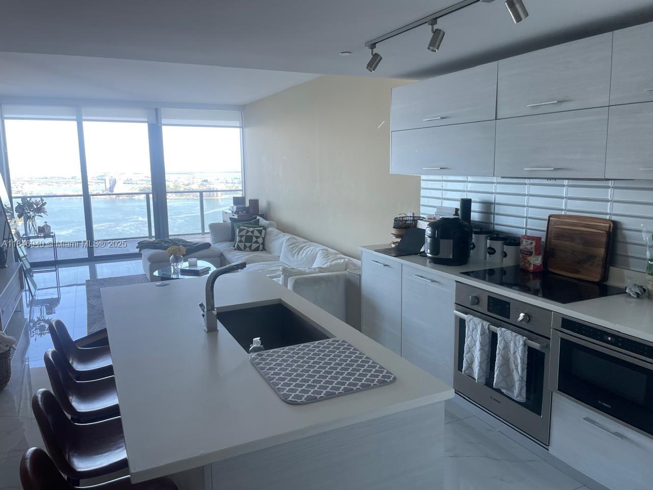 PARAISO BAY CONDO - Residential