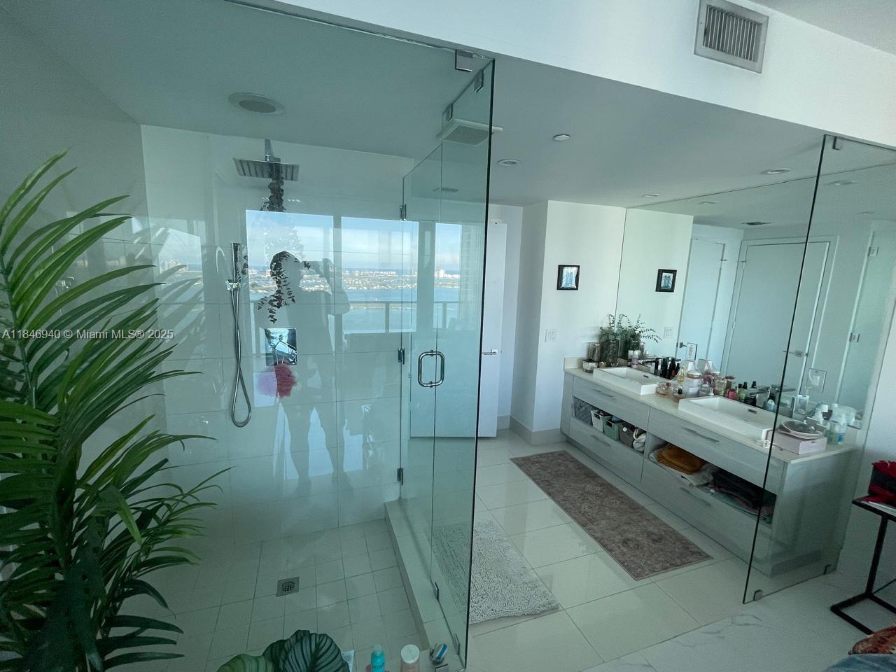 PARAISO BAY CONDO - Residential