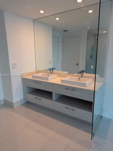 PARAISO BAY CONDO - Residential