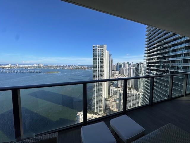650 NE 32nd St 4406