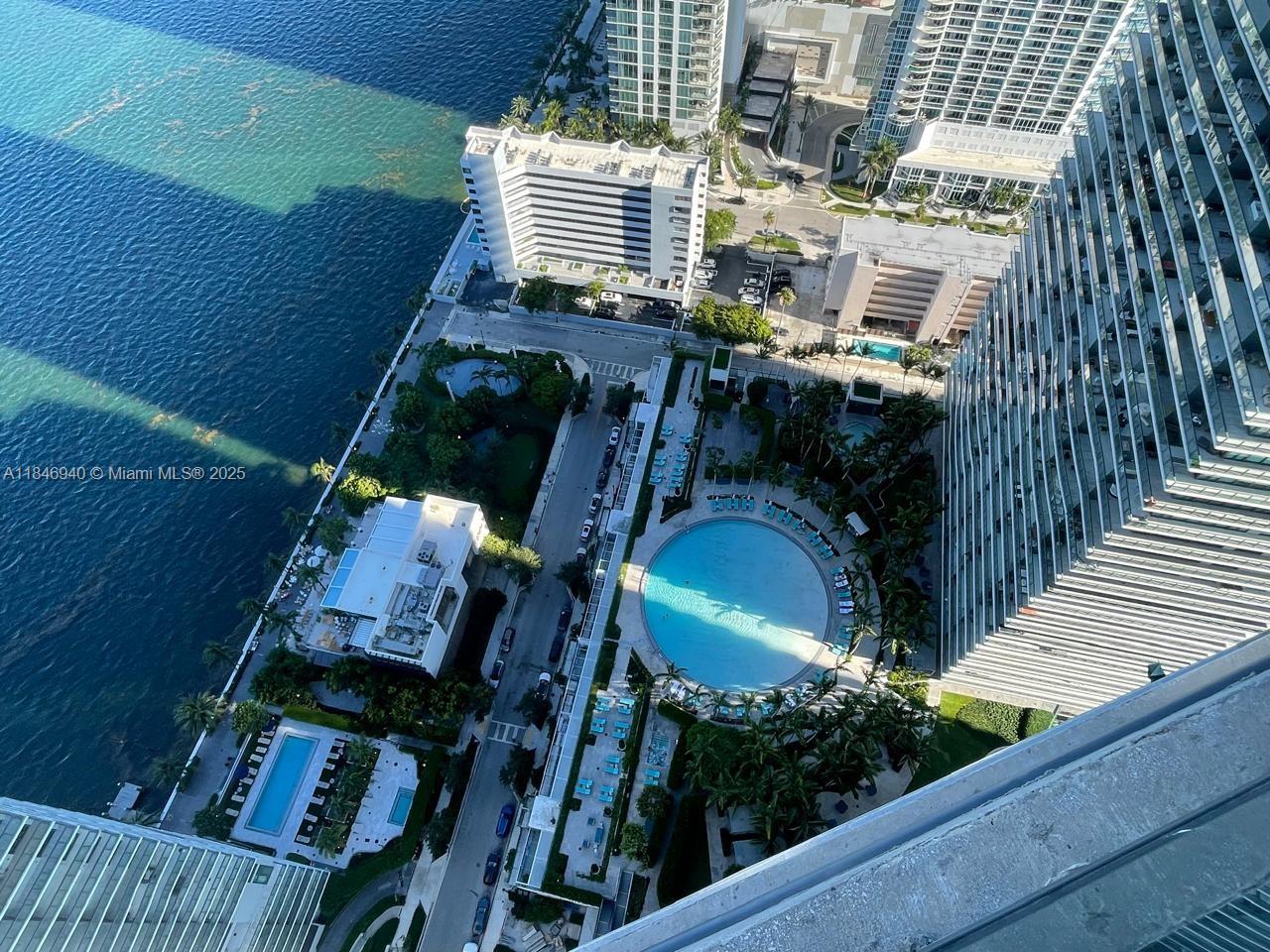 PARAISO BAY CONDO - Residential