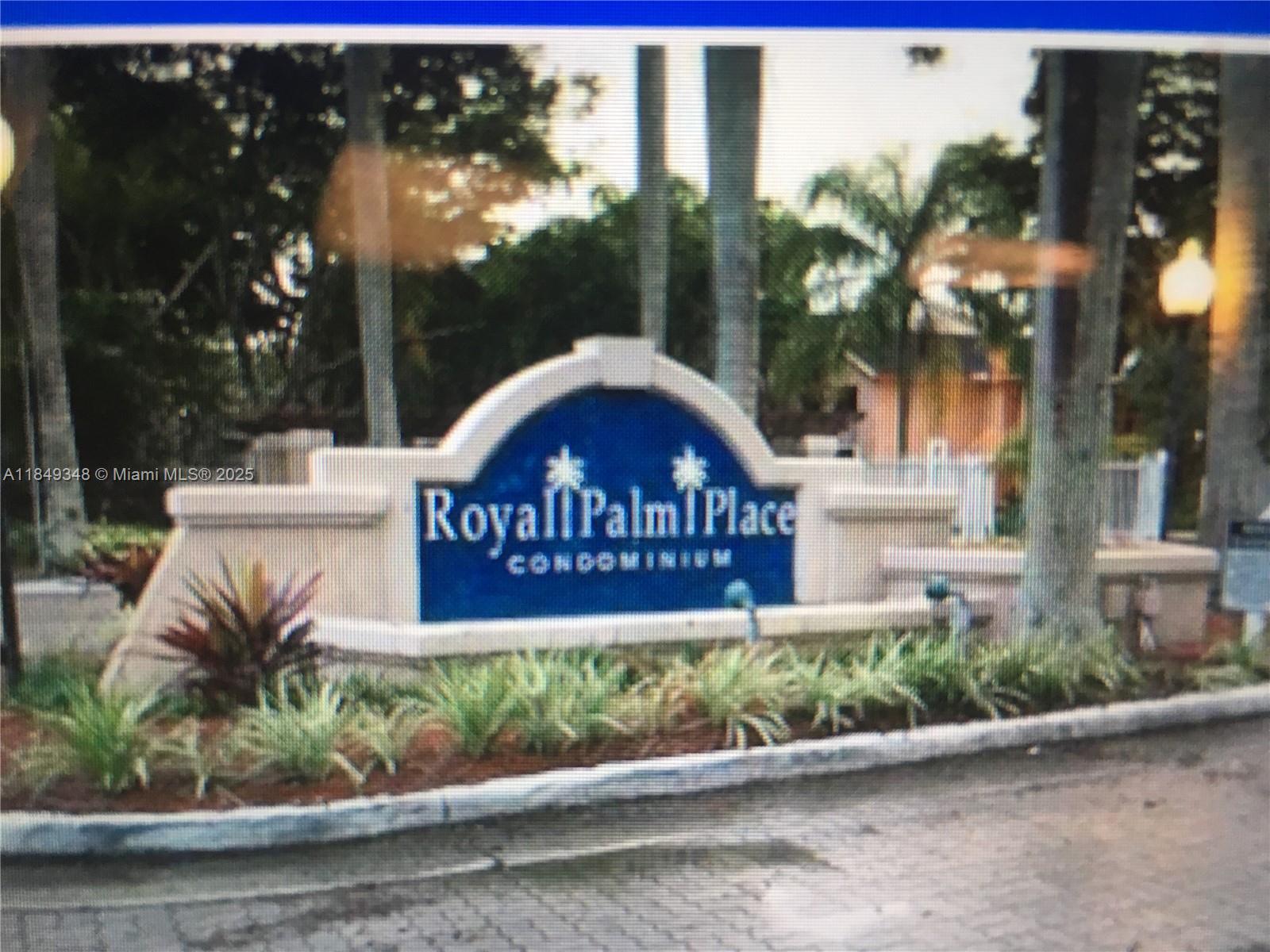 ROYAL PALM PLACE - Residential