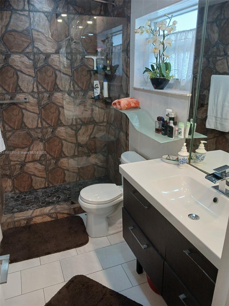 THIRD GULFSTREAM GARDEN - Residential