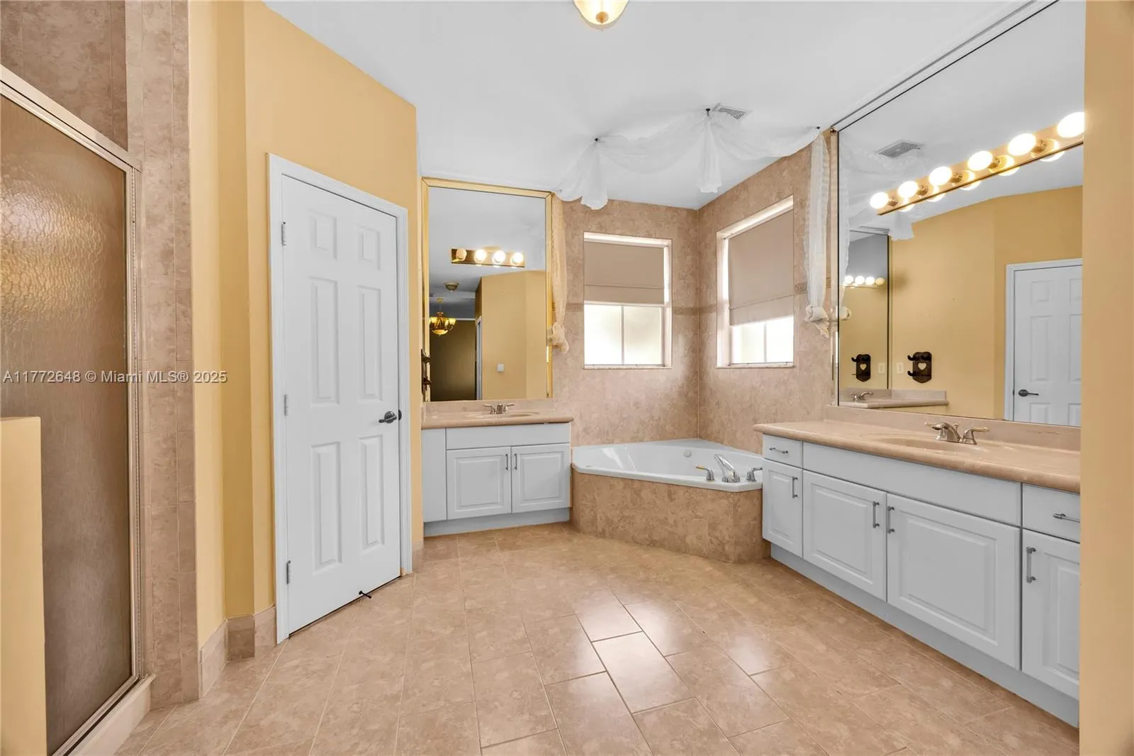 Miami, Florida 33186, United States, 4 Bedrooms Bedrooms, ,4 BathroomsBathrooms,Residential,Active,98709