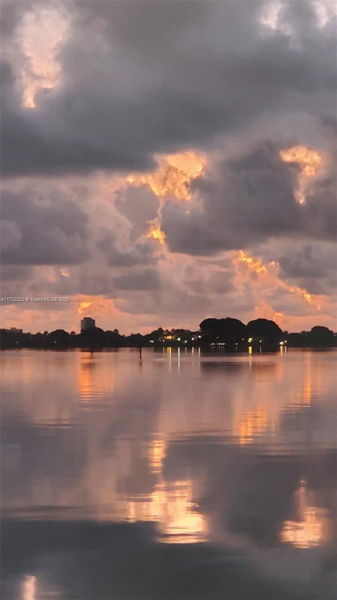 CRICKET CLUB CONDO - Residential