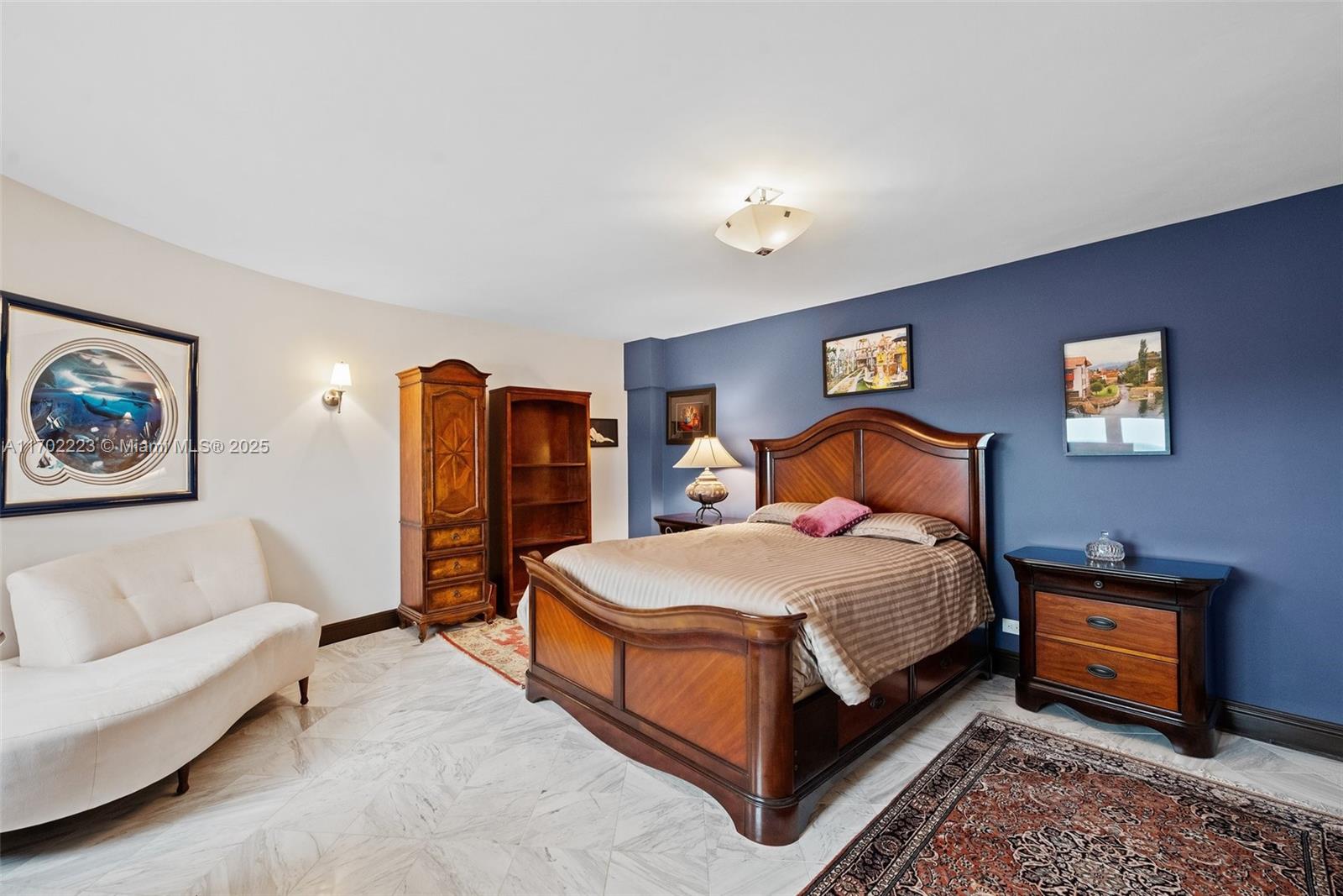 CRICKET CLUB CONDO - Residential