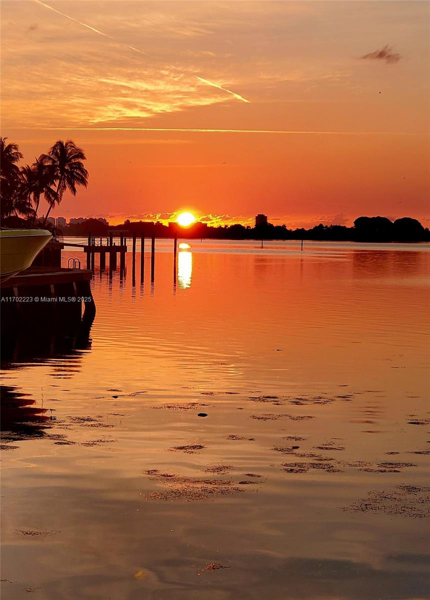 CRICKET CLUB CONDO - Residential