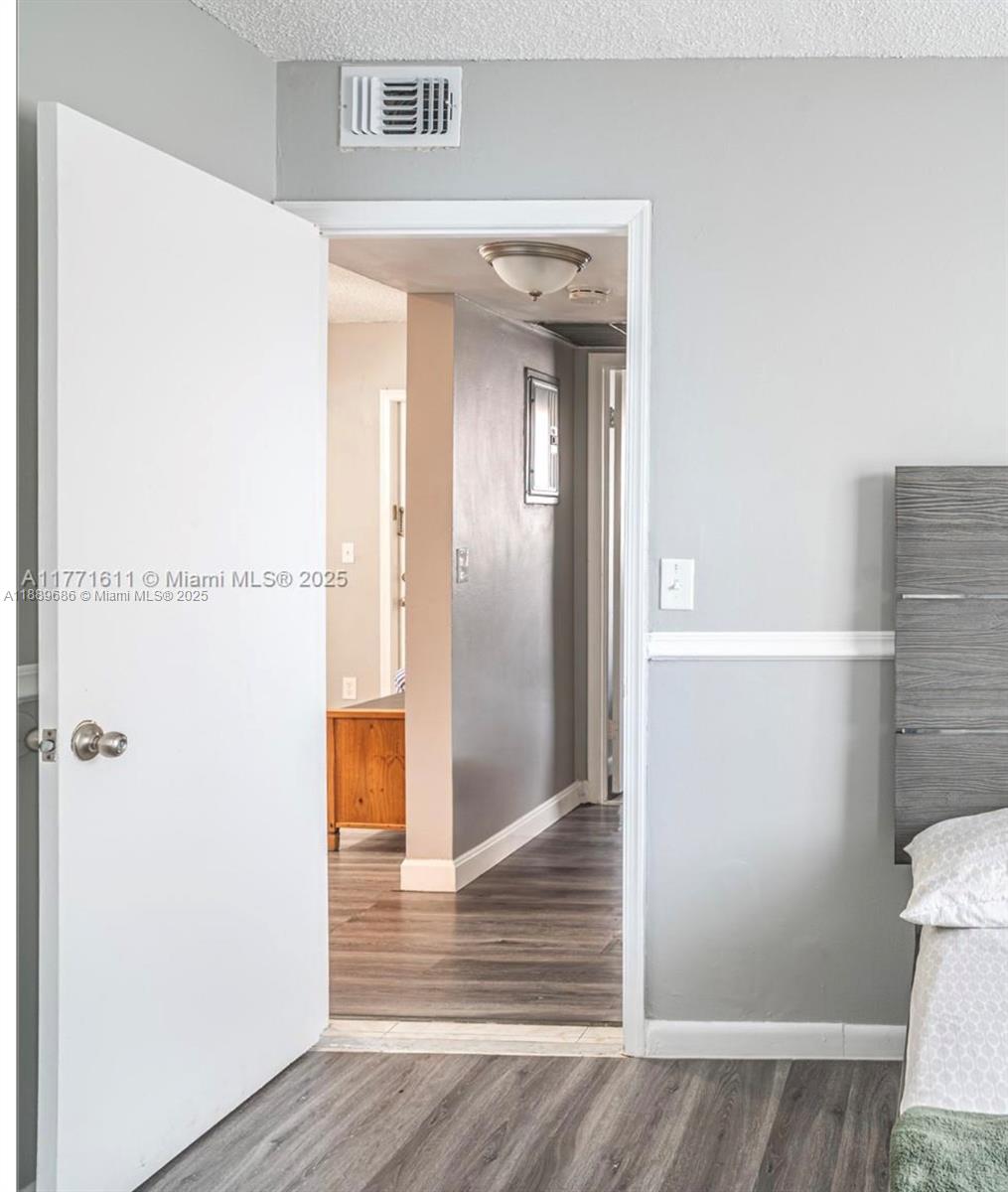 LAGO GRANDE THREE-A CONDO - Residential