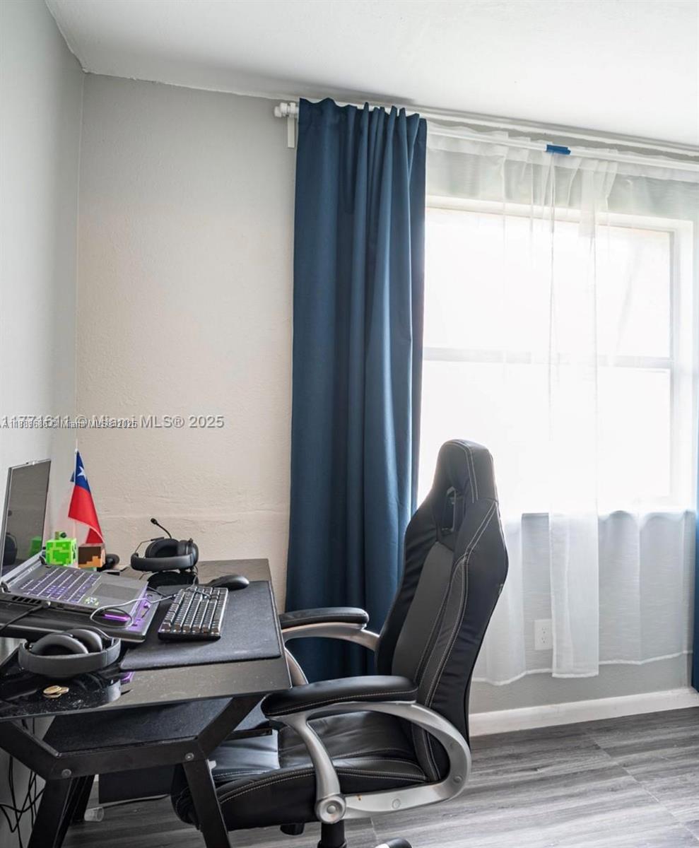 LAGO GRANDE THREE-A CONDO - Residential