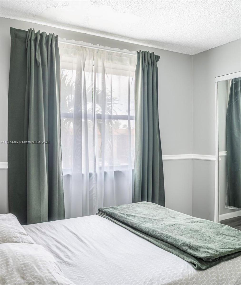 LAGO GRANDE THREE-A CONDO - Residential