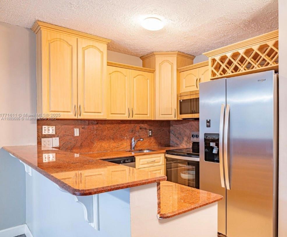 LAGO GRANDE THREE-A CONDO - Residential