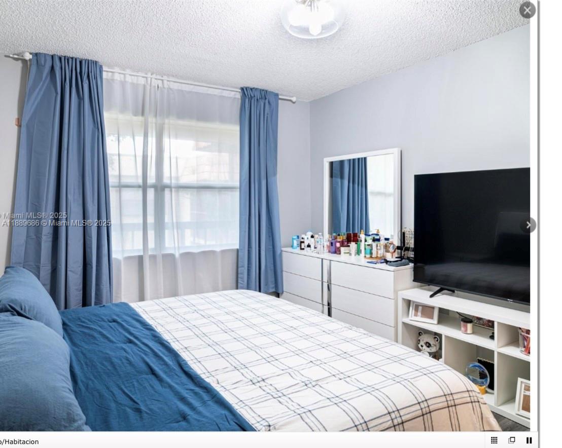 LAGO GRANDE THREE-A CONDO - Residential