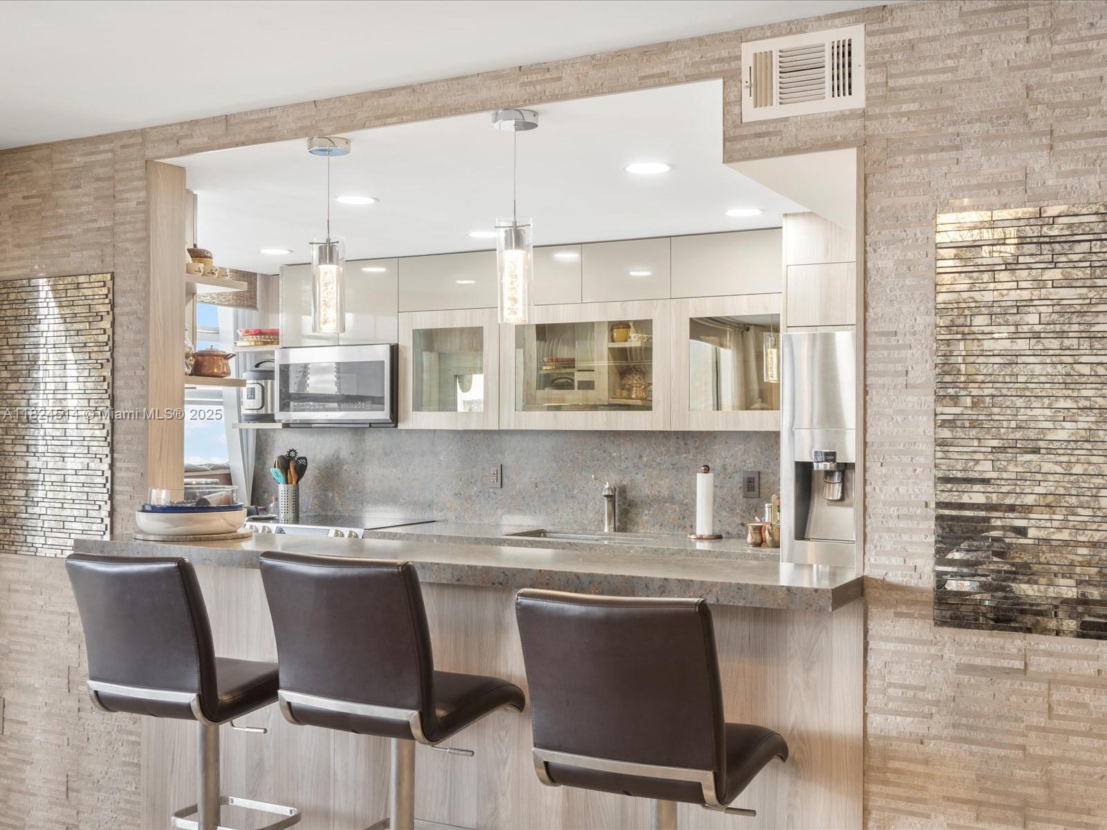 DEL PRADO CONDO - Residential