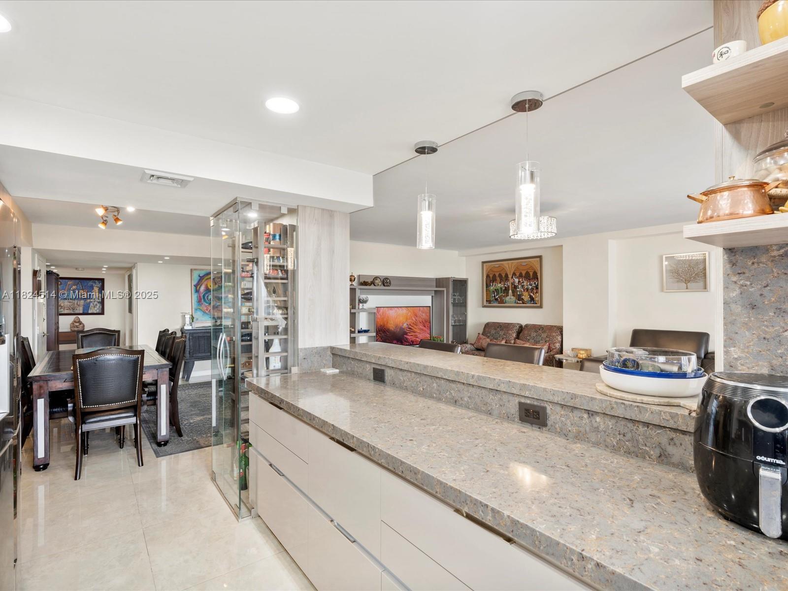 DEL PRADO CONDO - Residential