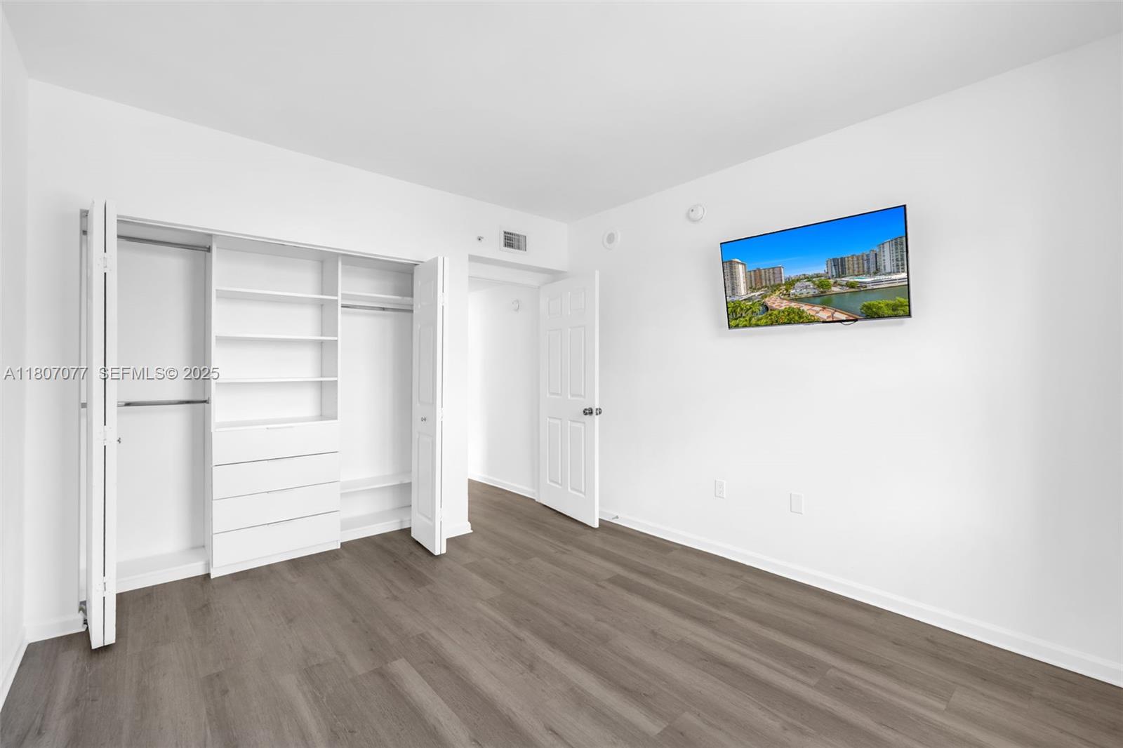 PORTO BELLAGIO CONDO - Residential