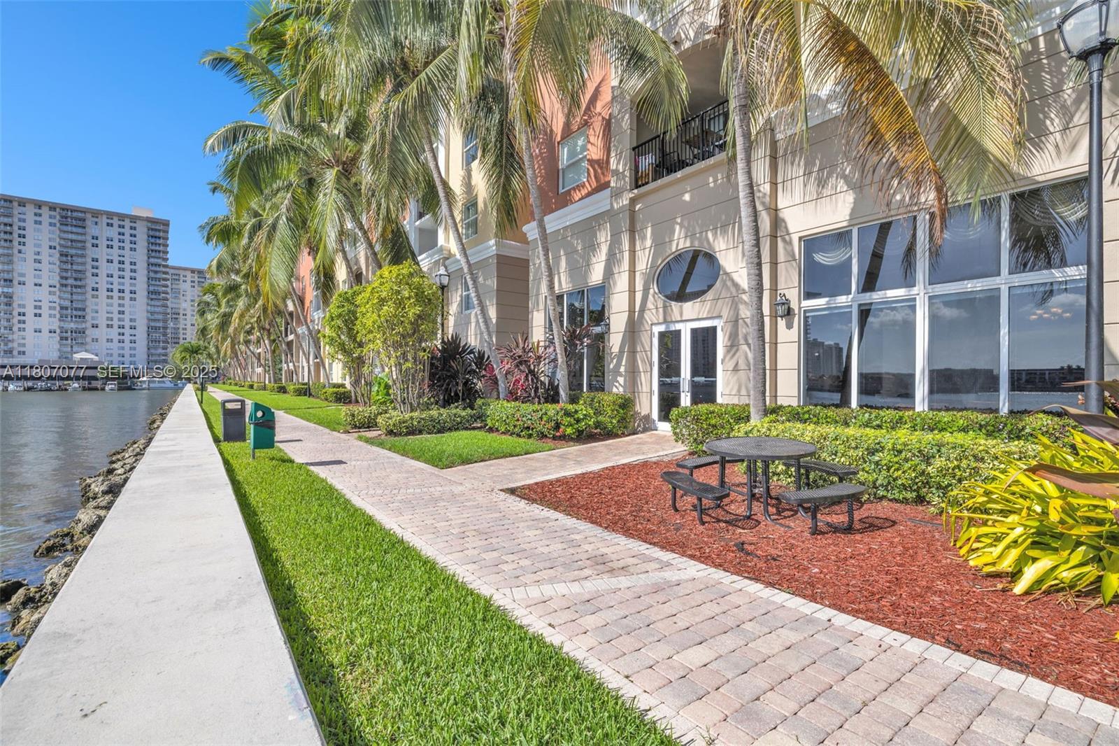 PORTO BELLAGIO CONDO - Residential