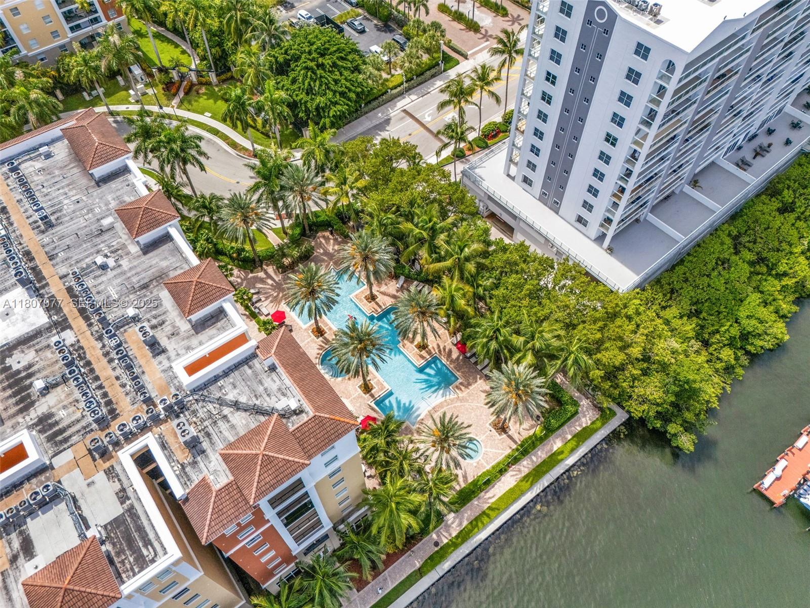 PORTO BELLAGIO CONDO - Residential