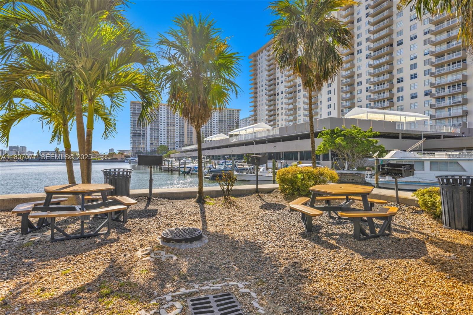 PORTO BELLAGIO CONDO - Residential