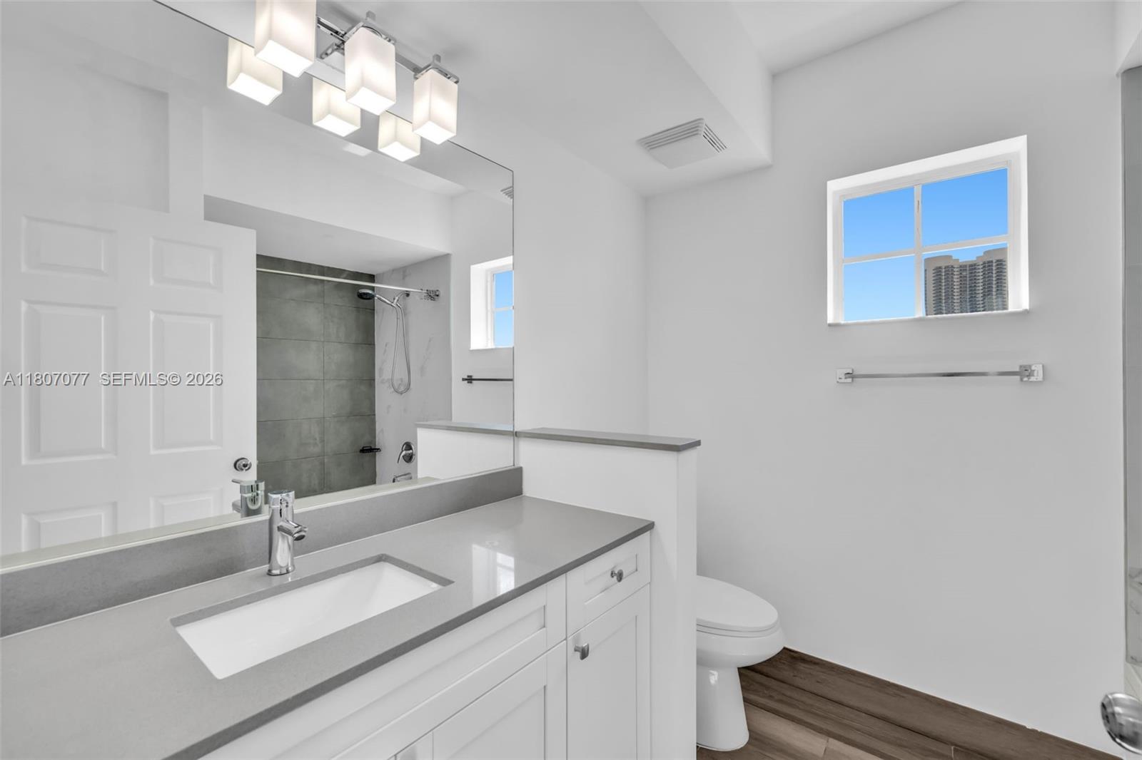 PORTO BELLAGIO CONDO - Residential