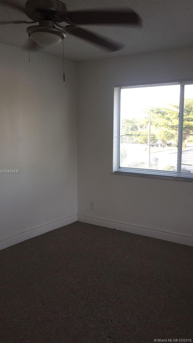 VERY NICE UNIT WITH 1 BEDROOM AND 1 BATHROOM, IN A ICE COMMUNITY IN TAMARAC, WASHER AND DRYER INSIDE THE UNIT, PROPERTY IS VACANT,READY TO MOVE IN .