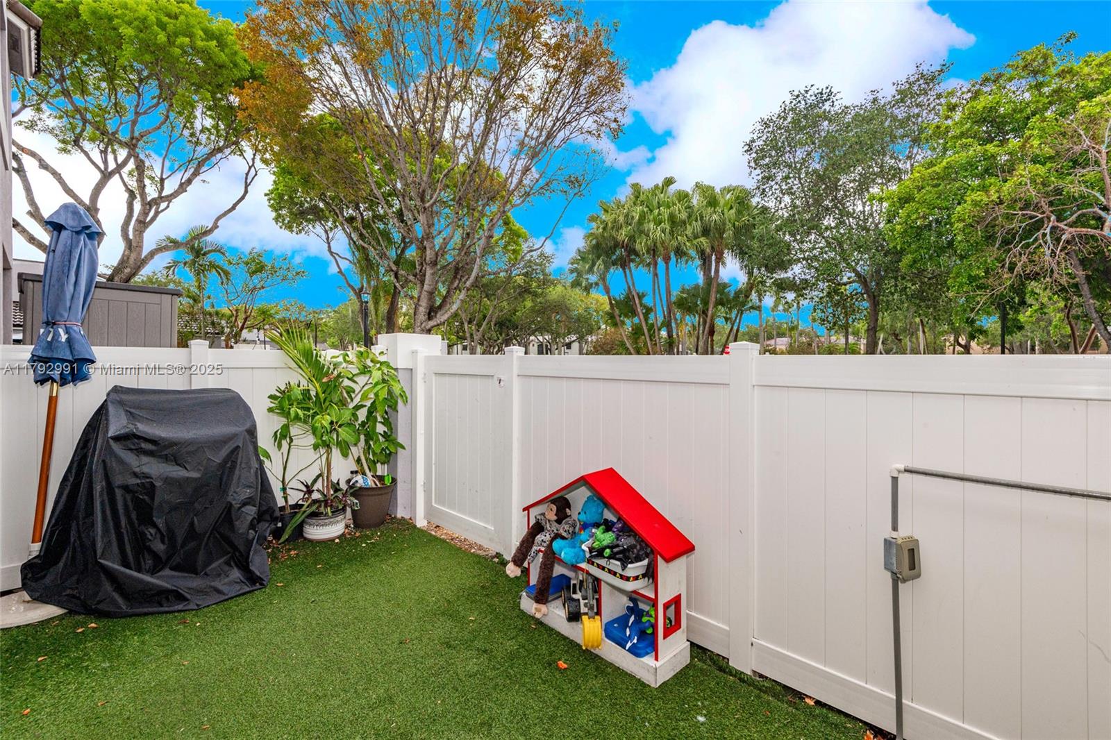 PEMBROKE LAKES SECTION EI - Residential