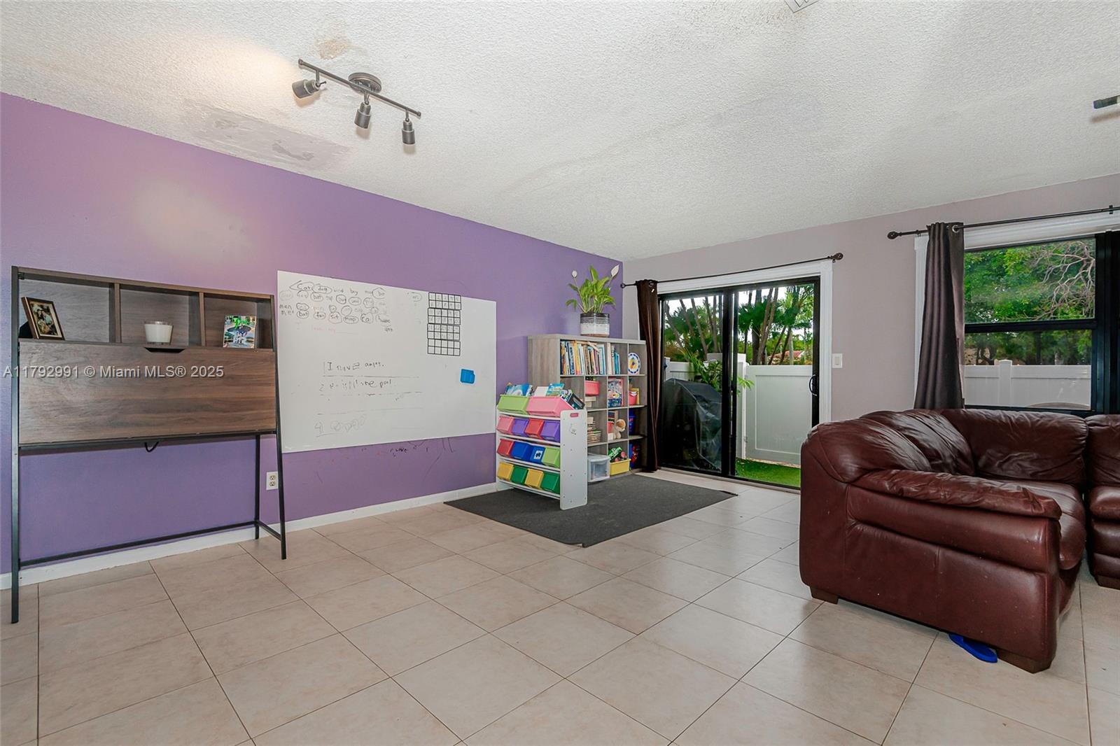 PEMBROKE LAKES SECTION EI - Residential