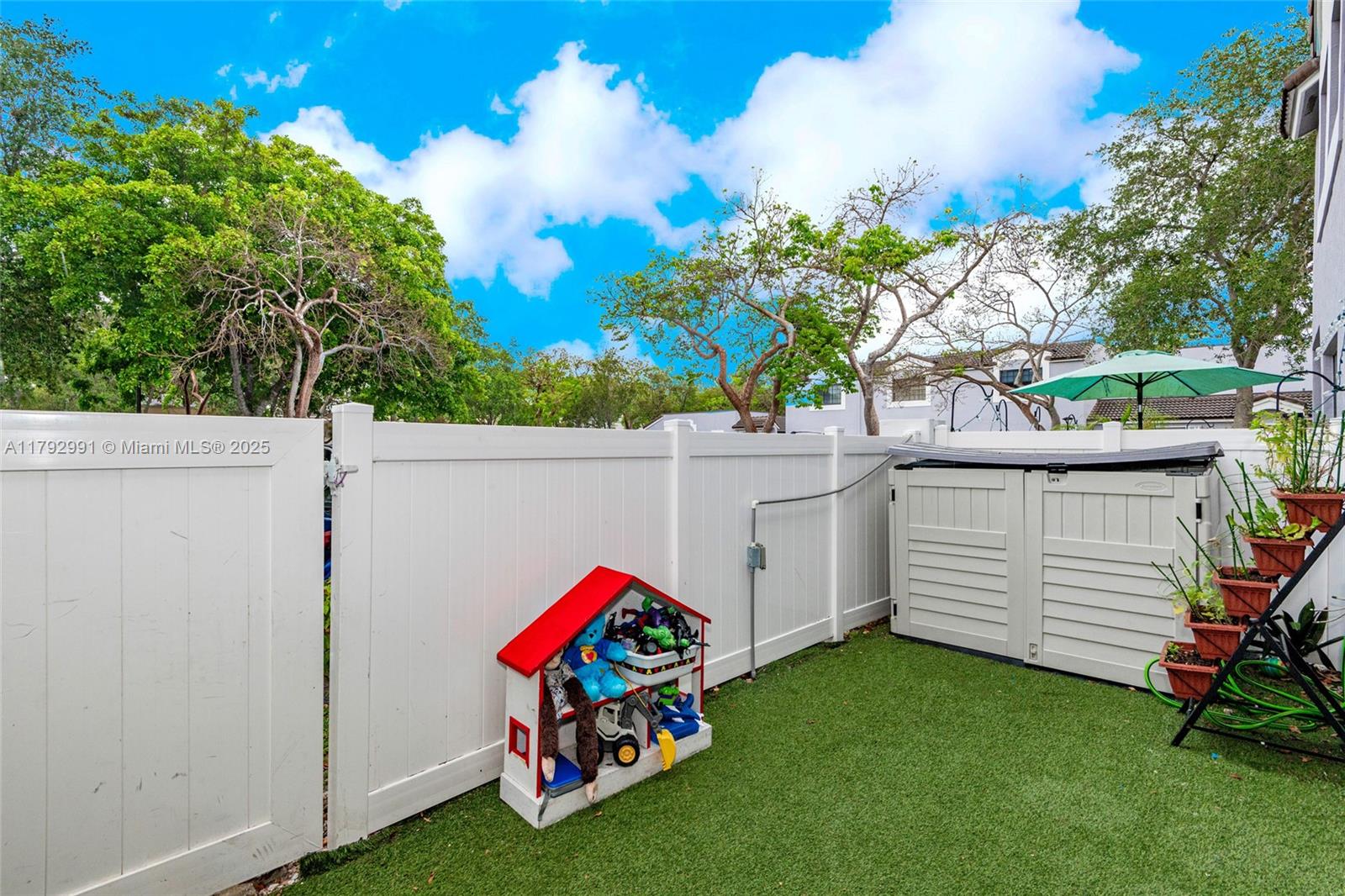 PEMBROKE LAKES SECTION EI - Residential