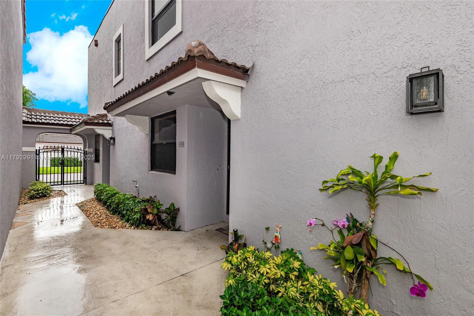 PEMBROKE LAKES SECTION EI - Residential