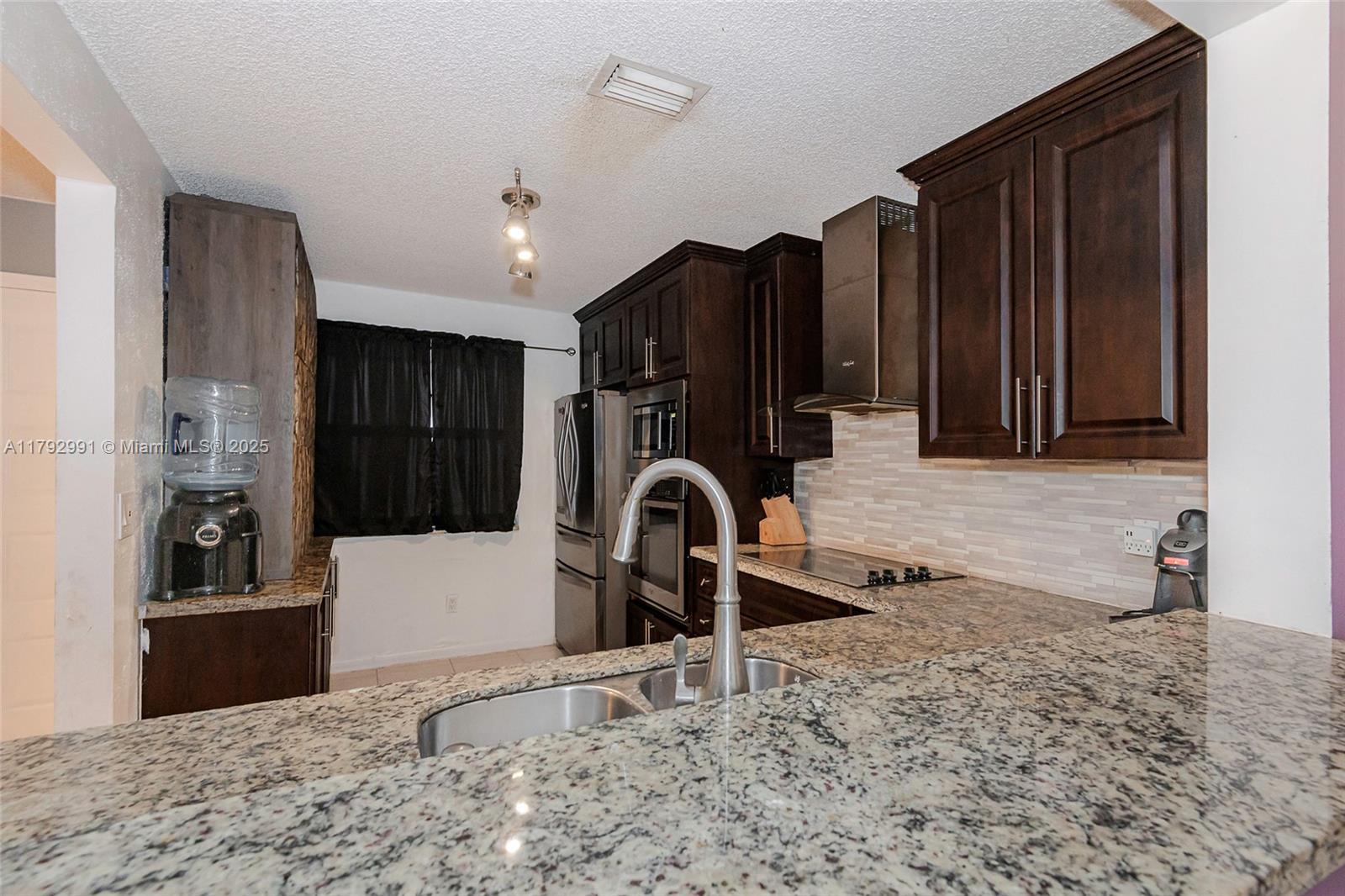 PEMBROKE LAKES SECTION EI - Residential