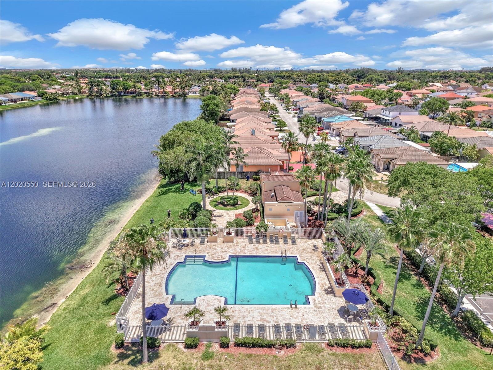 SPANISH LAKES - Residential