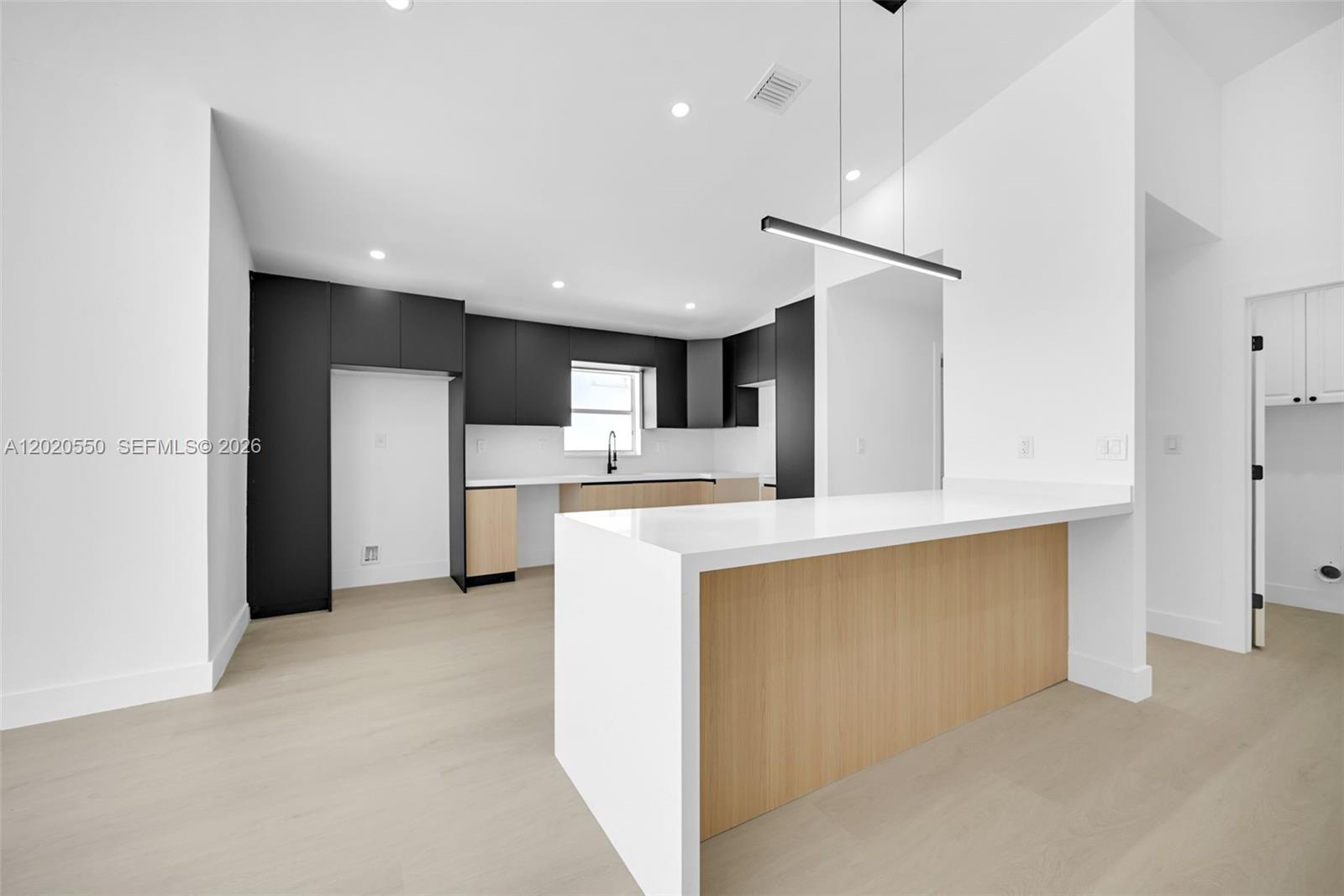 SPANISH LAKES - Residential