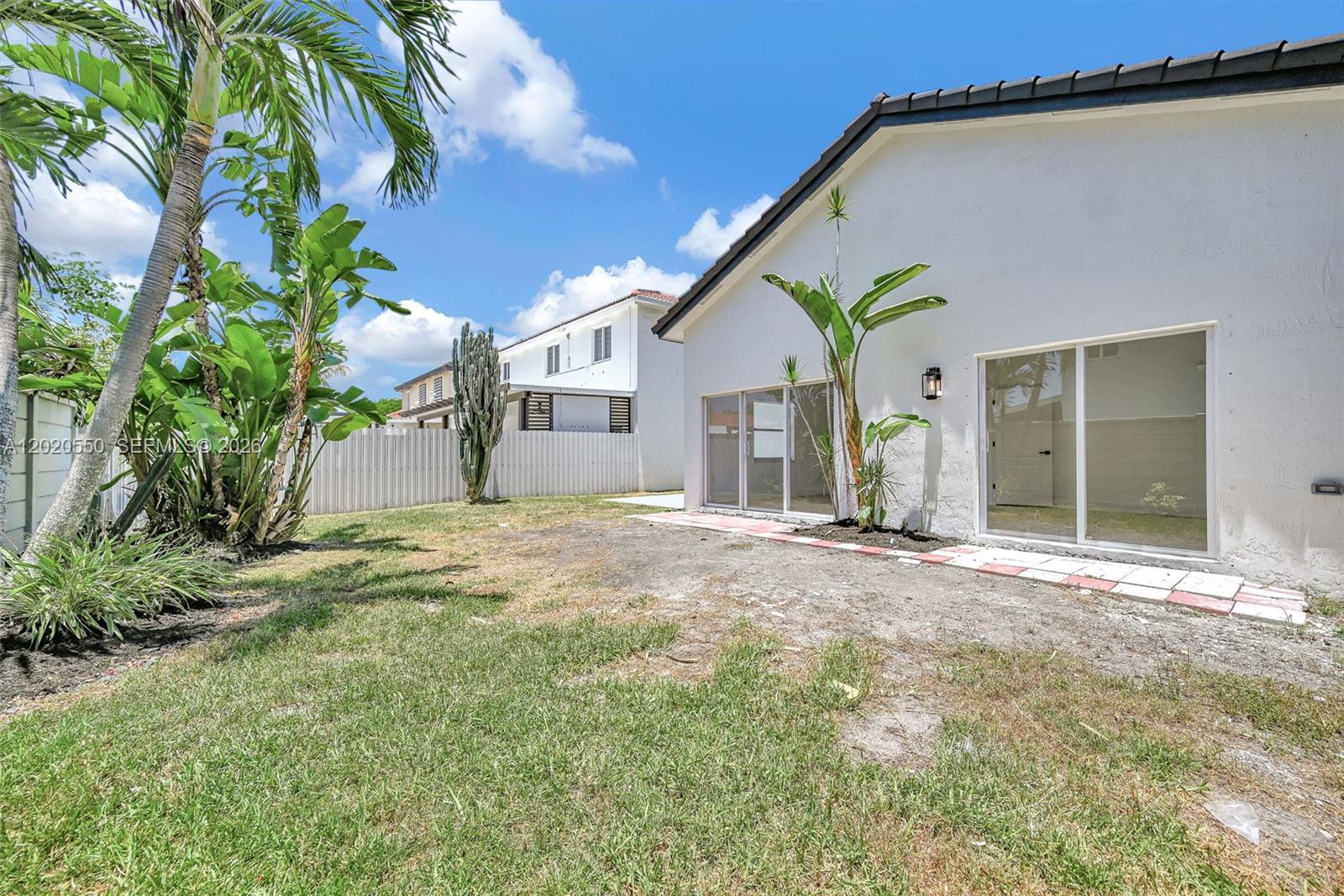 SPANISH LAKES - Residential