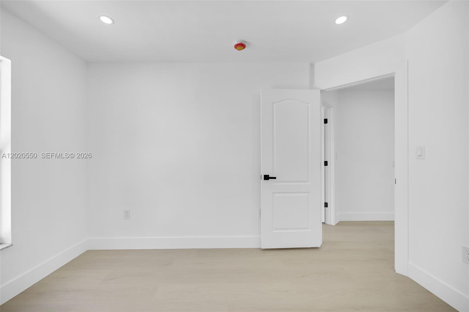 SPANISH LAKES - Residential