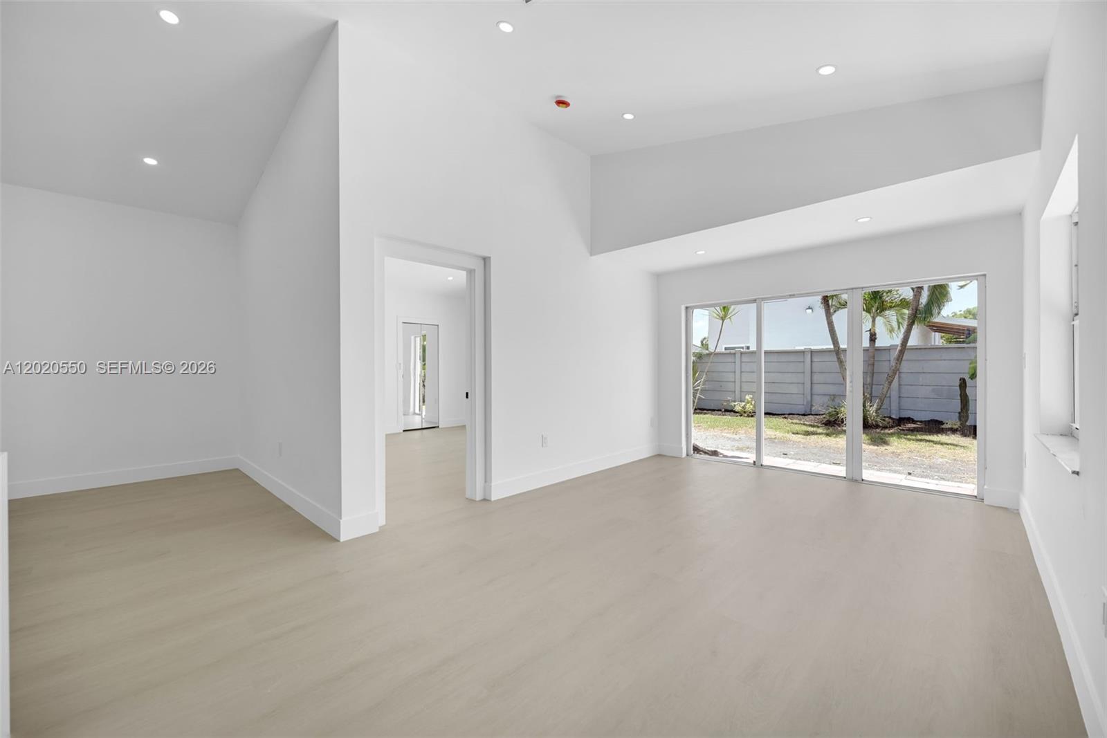 SPANISH LAKES - Residential