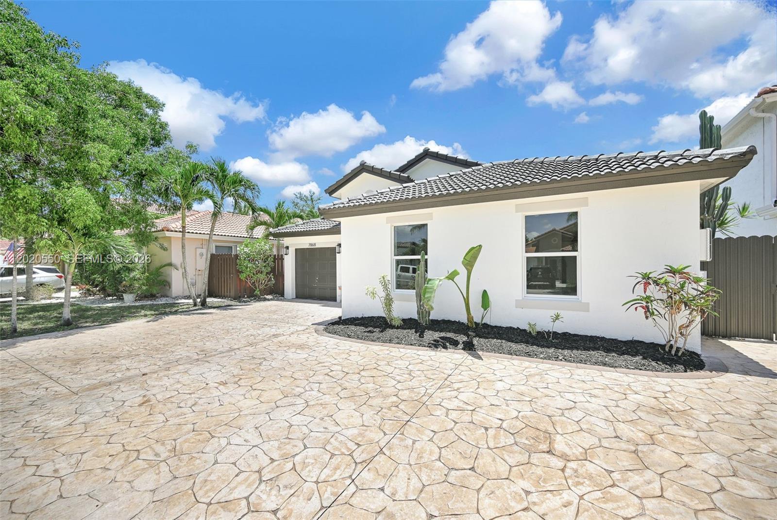 SPANISH LAKES - Residential