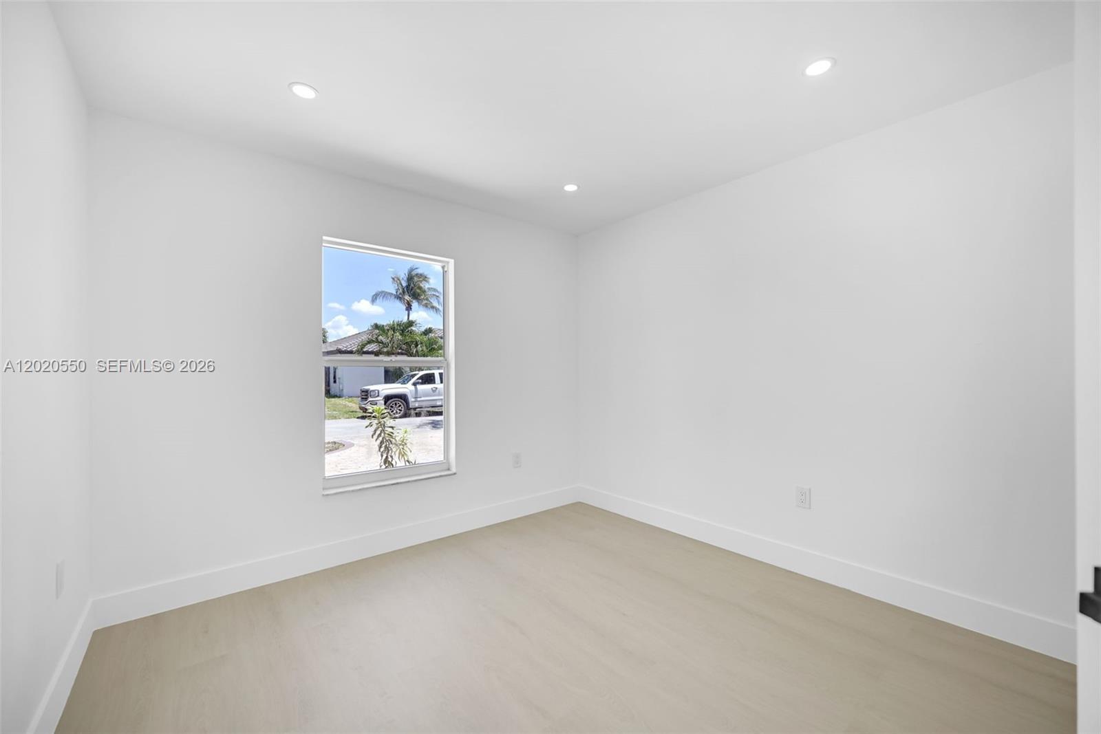 SPANISH LAKES - Residential
