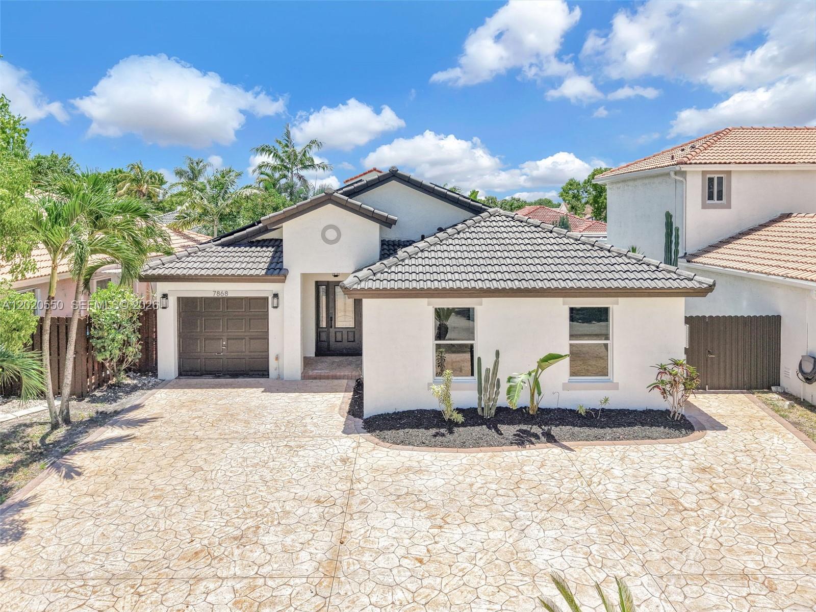 SPANISH LAKES - Residential
