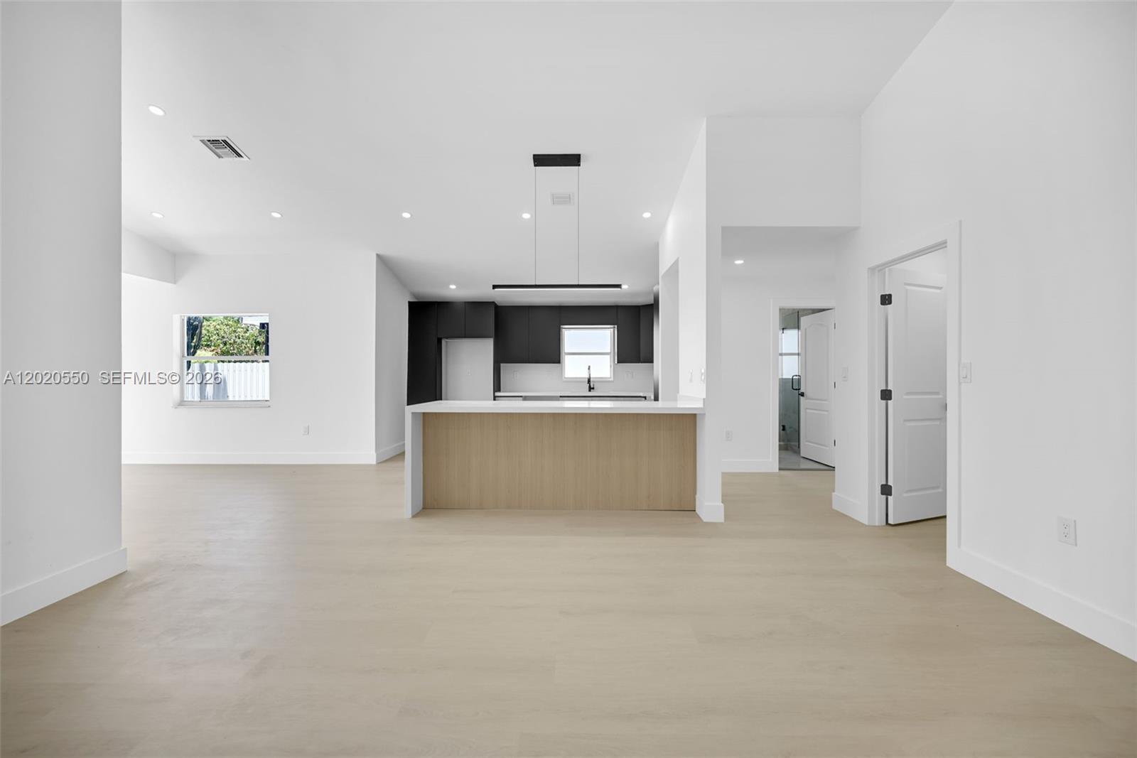 SPANISH LAKES - Residential