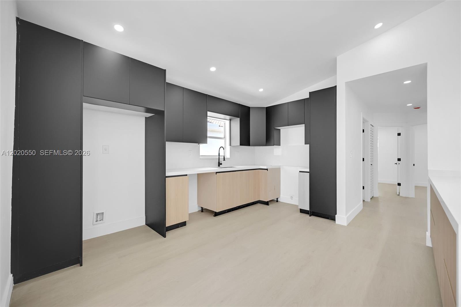 SPANISH LAKES - Residential