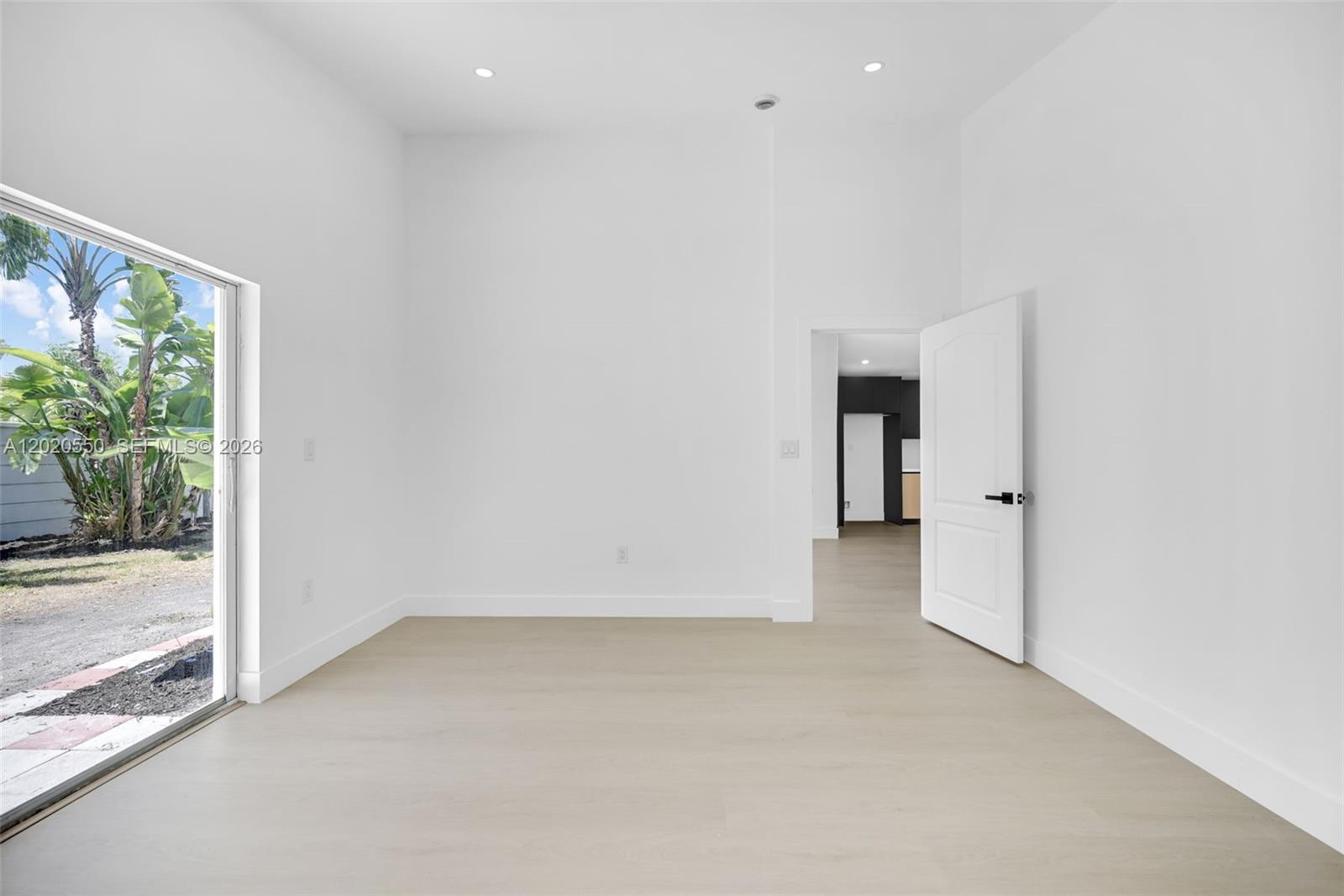 SPANISH LAKES - Residential