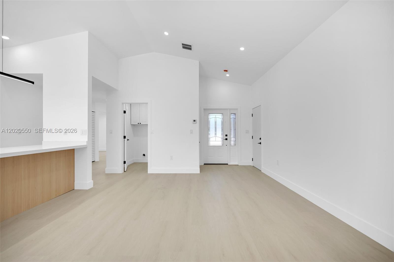 SPANISH LAKES - Residential
