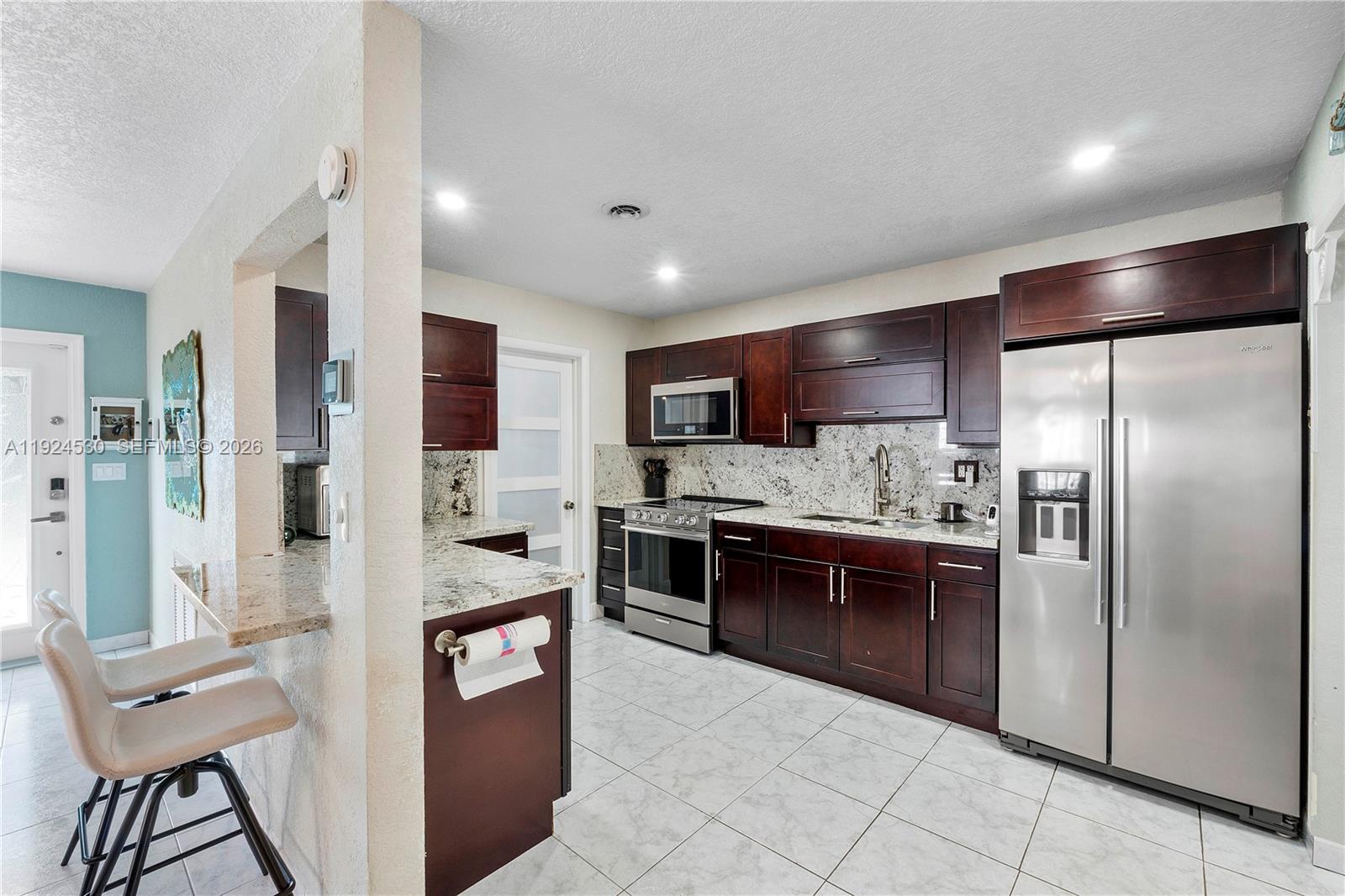 HOLLYWOOD HILLS - Residential