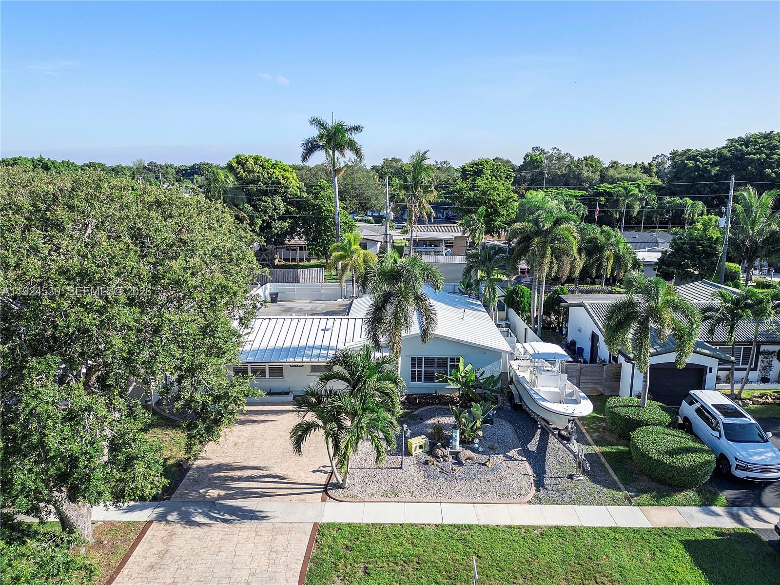 HOLLYWOOD HILLS - Residential