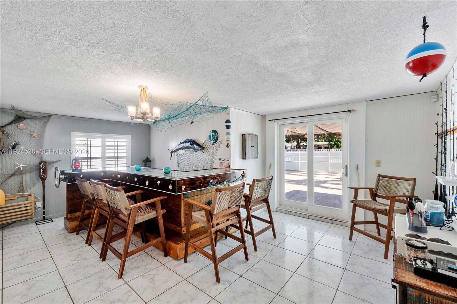 HOLLYWOOD HILLS - Residential