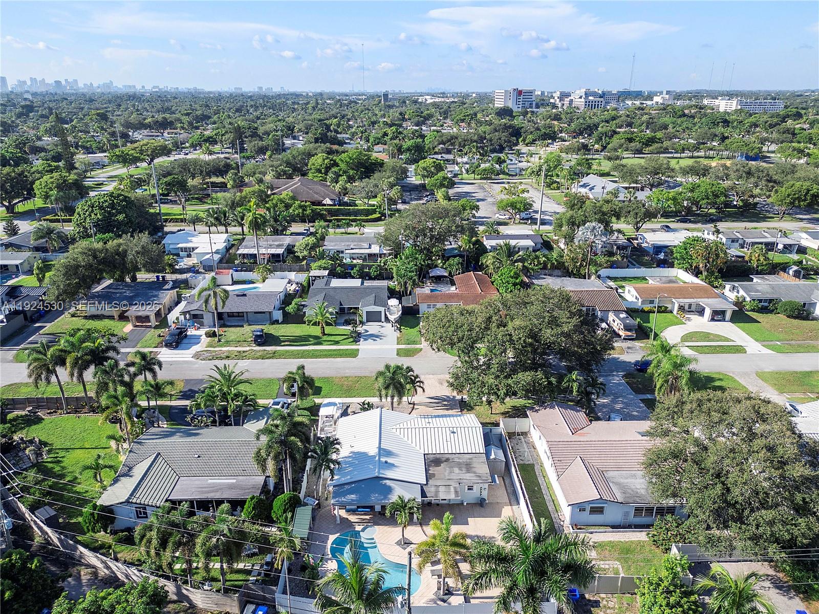 HOLLYWOOD HILLS - Residential