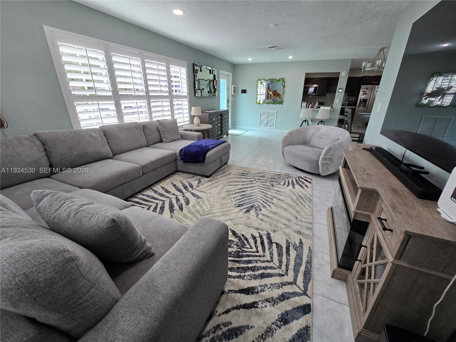 HOLLYWOOD HILLS - Residential