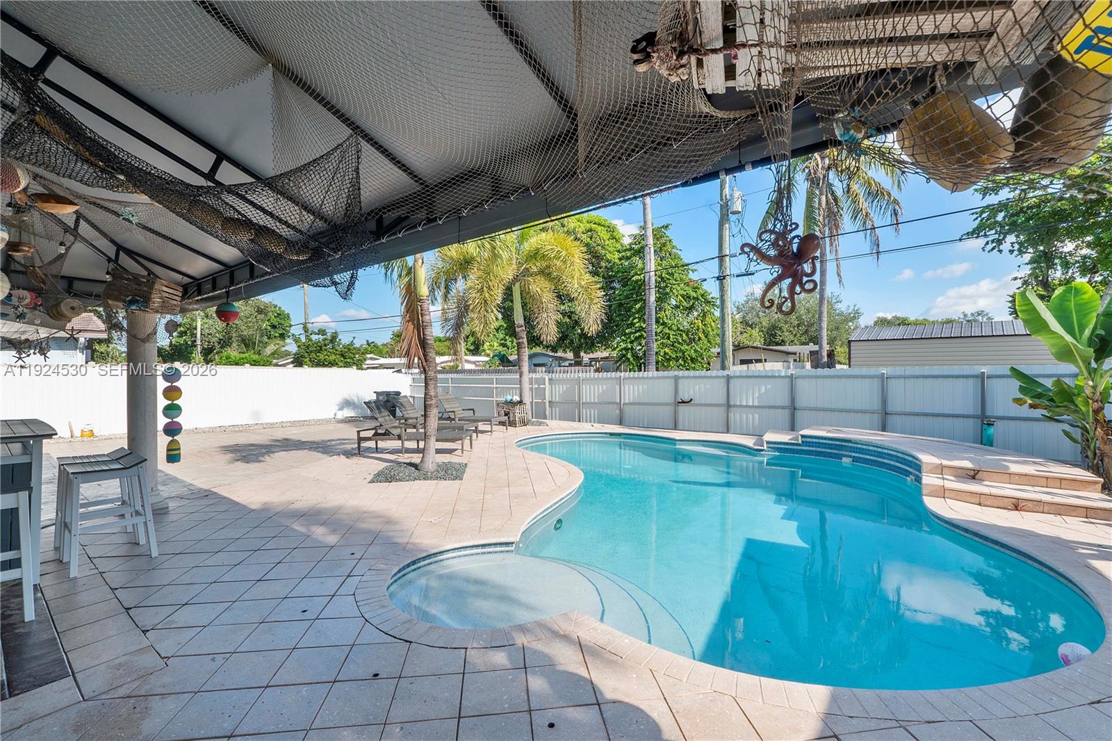 HOLLYWOOD HILLS - Residential