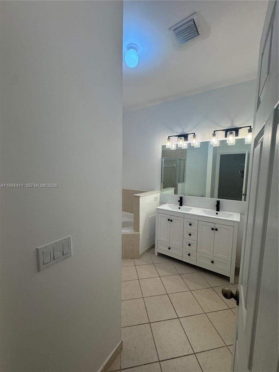 LAKES BY THE BAY GEE - Residential